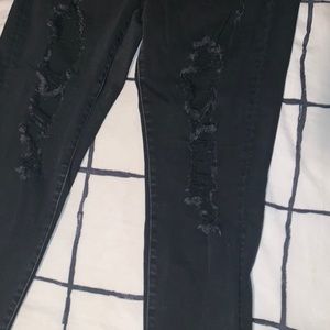 Distressed Black Skinny Jean